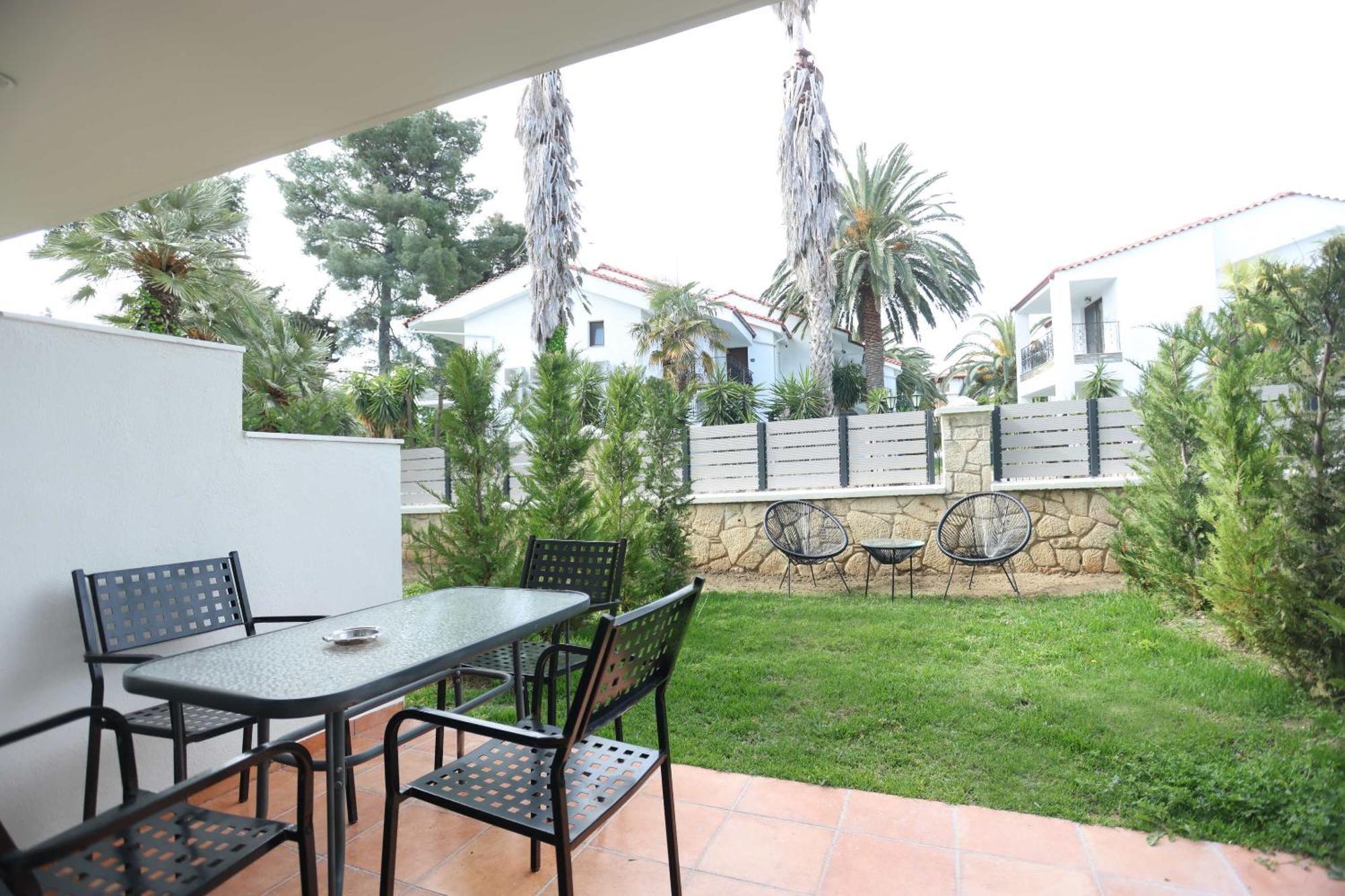Danae Comfort Living Pefkochori Exterior photo